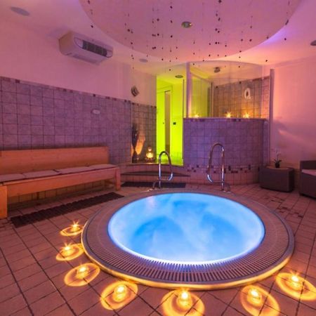Hotel Valparaiso Римини Экстерьер фото