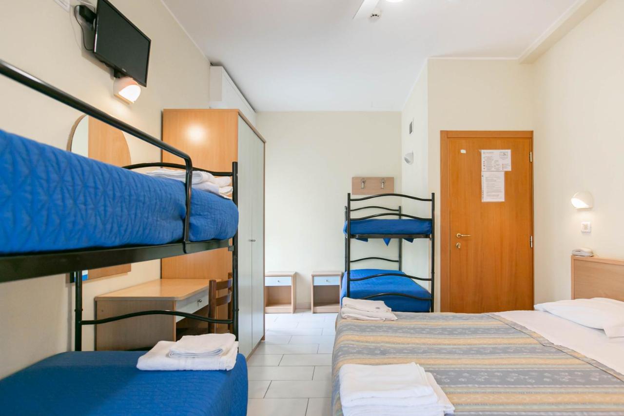 Hotel Valparaiso Римини Экстерьер фото