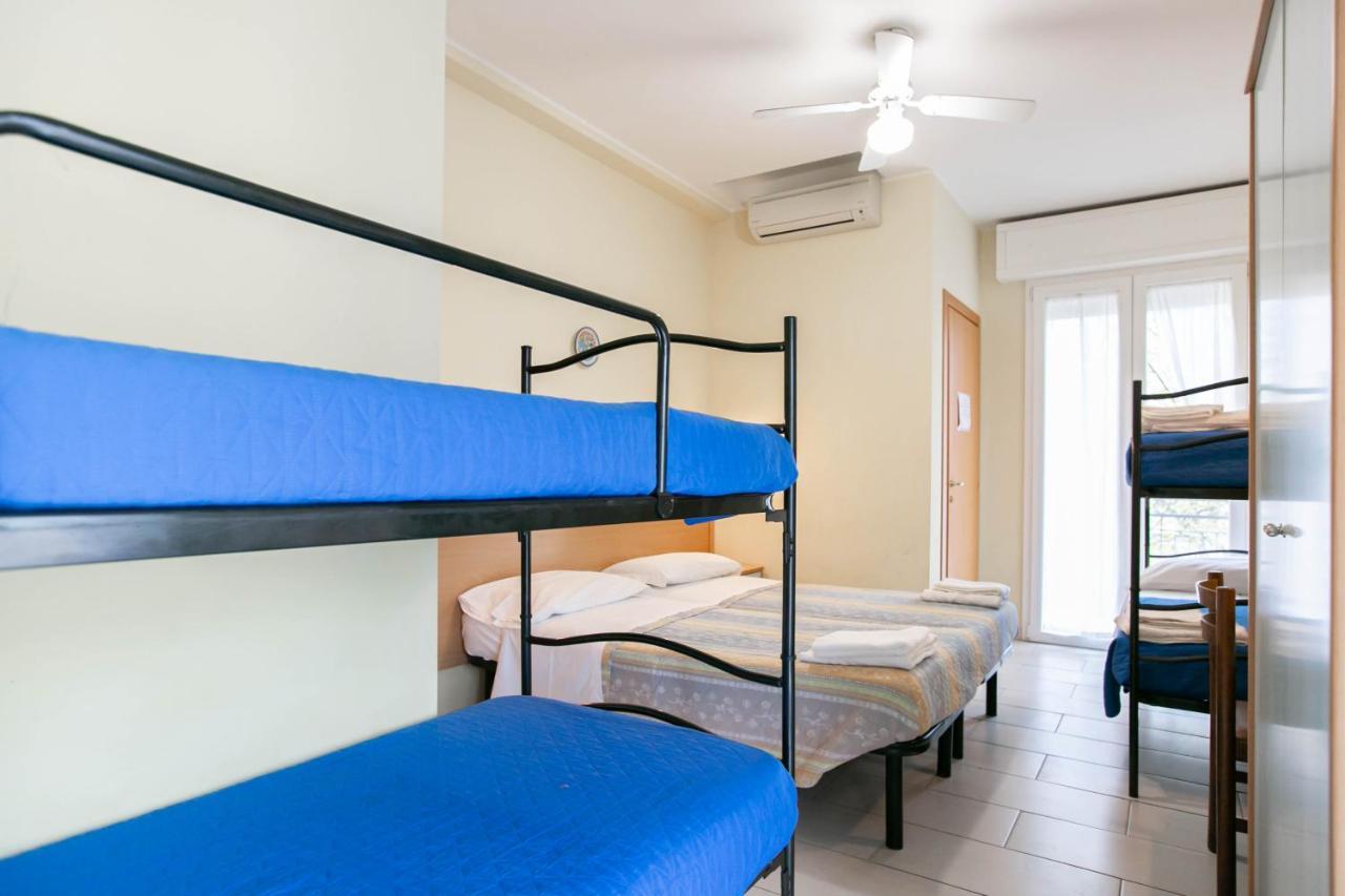 Hotel Valparaiso Римини Экстерьер фото