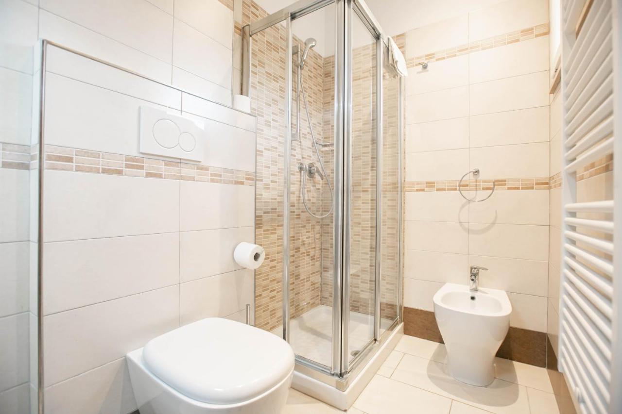 Hotel Valparaiso Римини Экстерьер фото