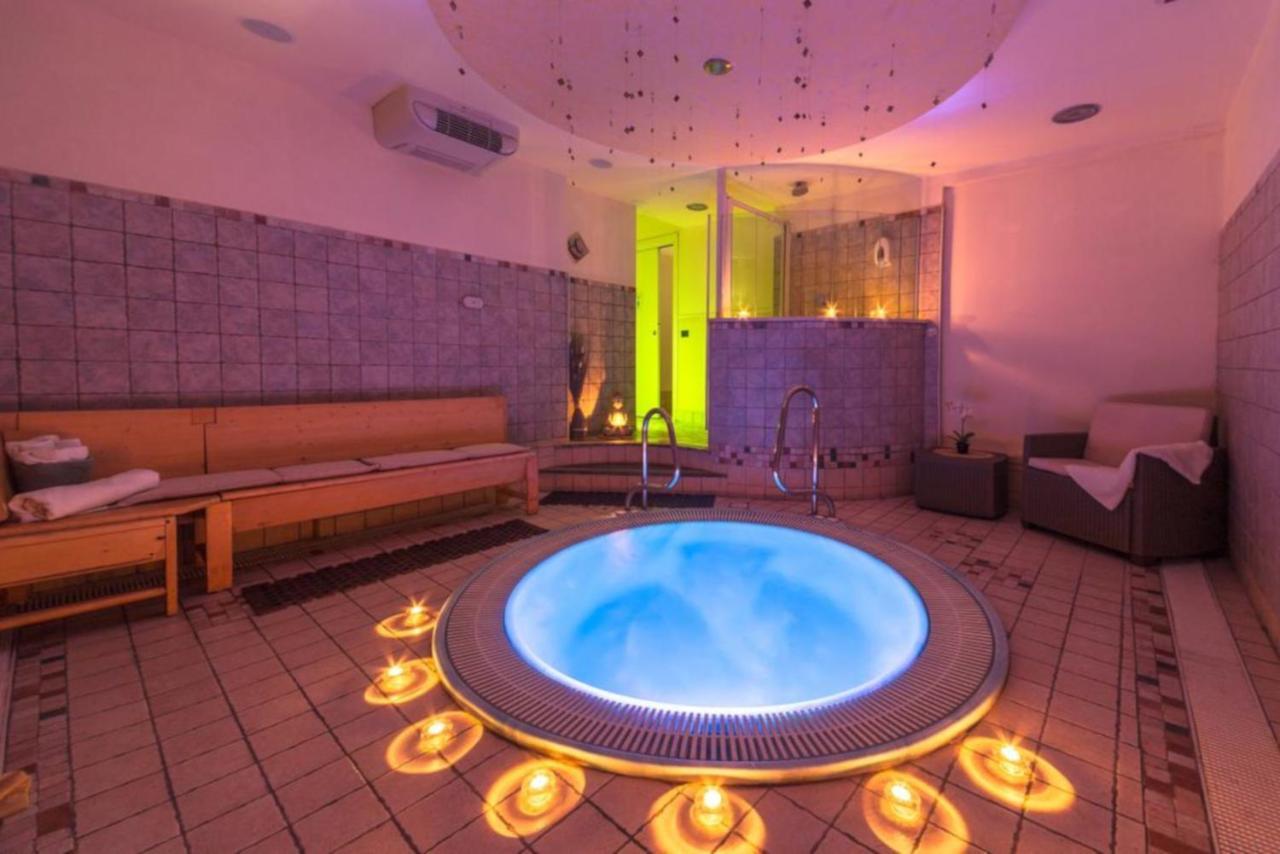 Hotel Valparaiso Римини Экстерьер фото