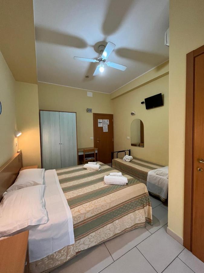 Hotel Valparaiso Римини Экстерьер фото