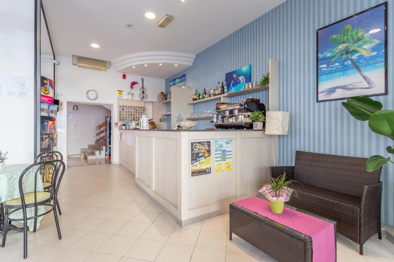 Hotel Valparaiso Римини Экстерьер фото