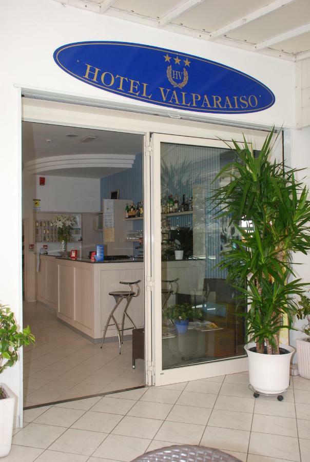 Hotel Valparaiso Римини Экстерьер фото