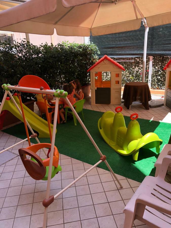 Hotel Valparaiso Римини Экстерьер фото